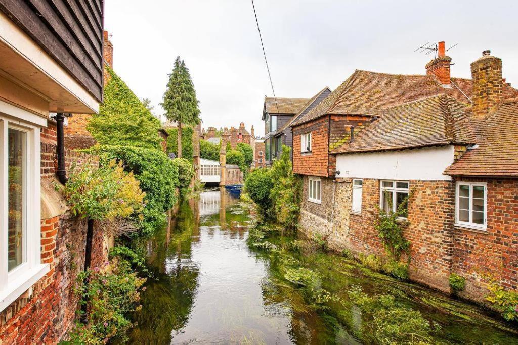 The Most Central Apartment In Canterbury Stunning Interiors, Fully Equipped, City Views And Free Wifi! المظهر الخارجي الصورة