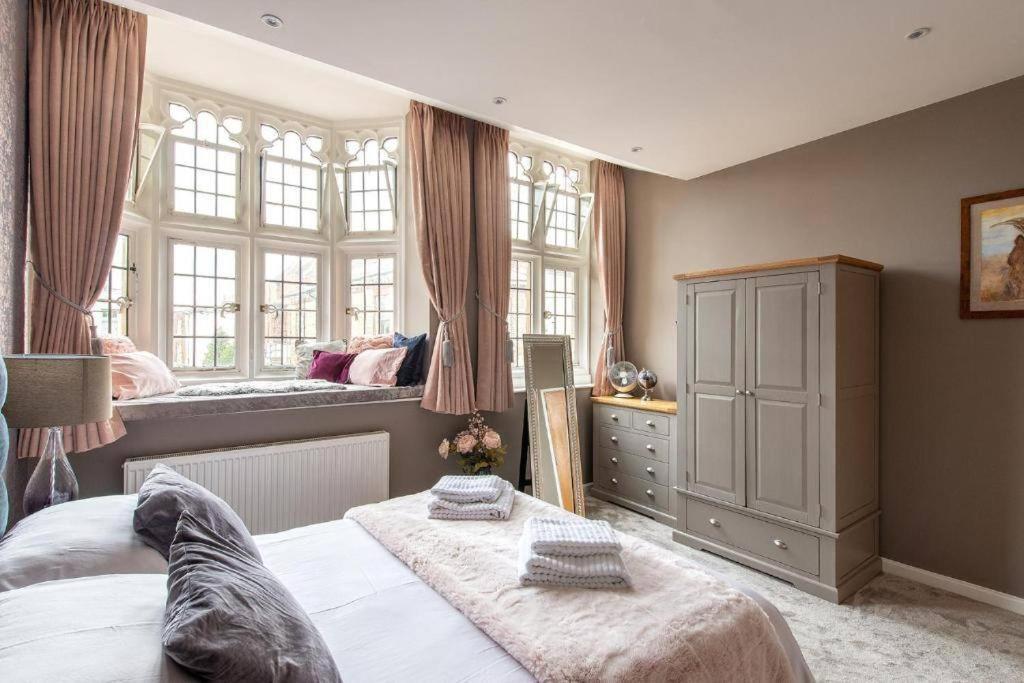 The Most Central Apartment In Canterbury Stunning Interiors, Fully Equipped, City Views And Free Wifi! المظهر الخارجي الصورة
