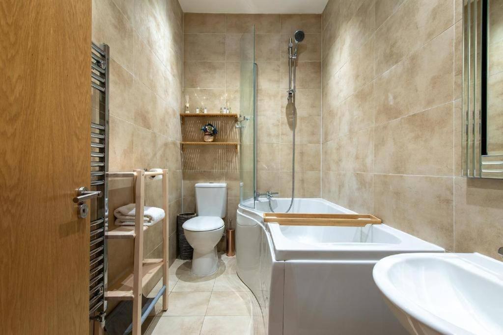 The Most Central Apartment In Canterbury Stunning Interiors, Fully Equipped, City Views And Free Wifi! المظهر الخارجي الصورة