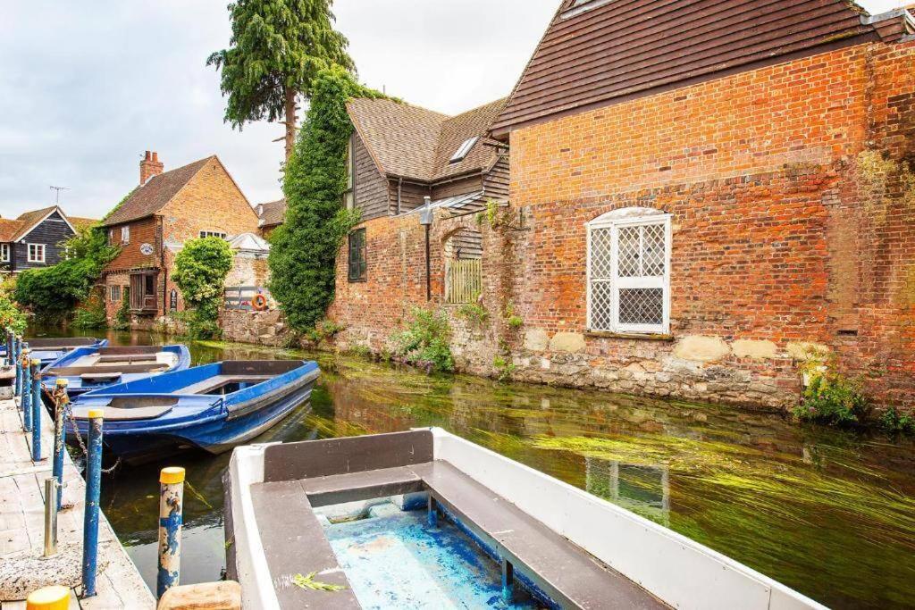 The Most Central Apartment In Canterbury Stunning Interiors, Fully Equipped, City Views And Free Wifi! المظهر الخارجي الصورة